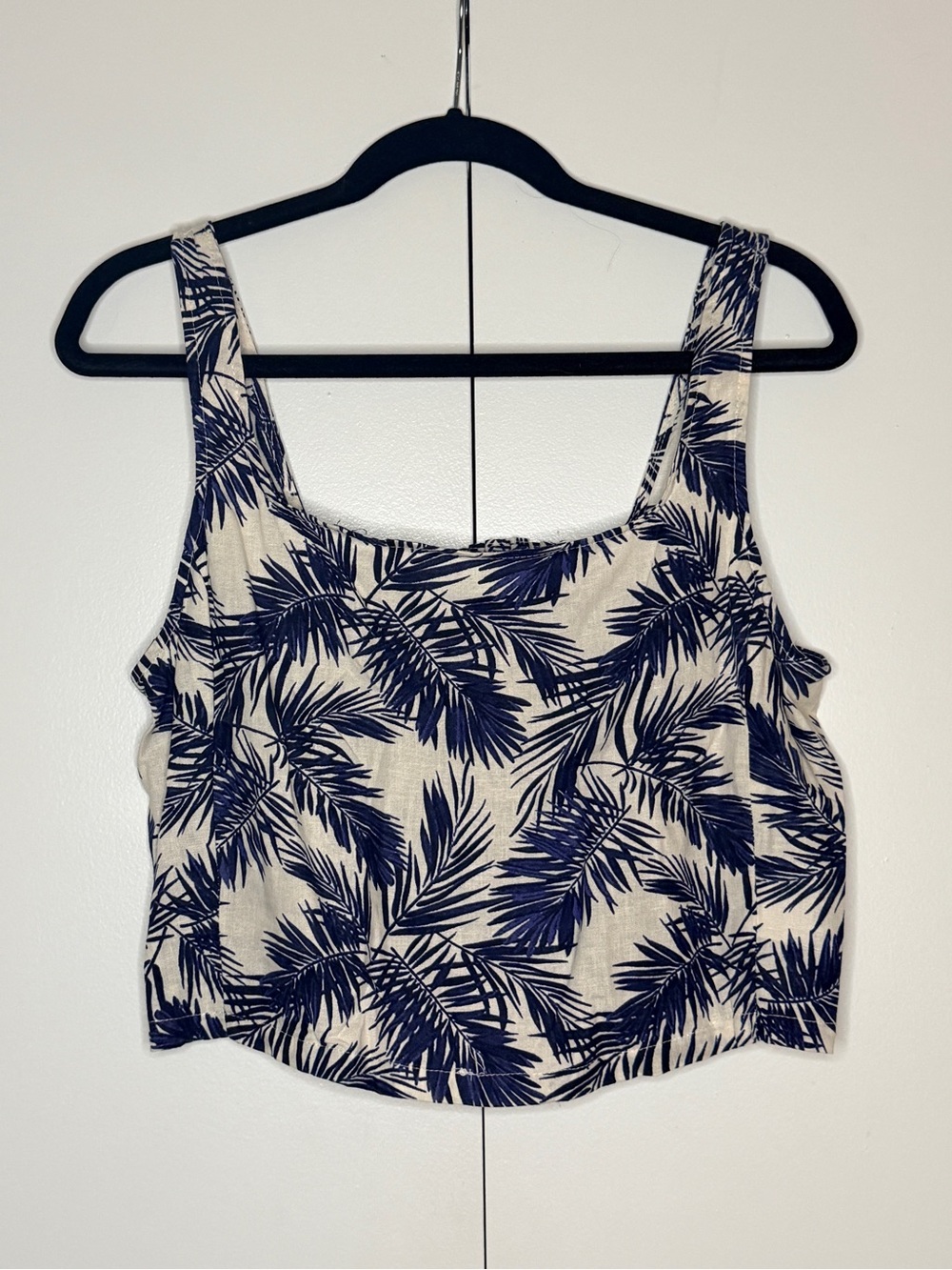 Panama Jack Sleeveless Palm-Print Crop Top in Navy and Cream